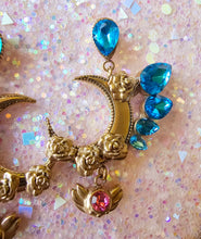 Load image into Gallery viewer, Moon Prisim Princess Earrings
